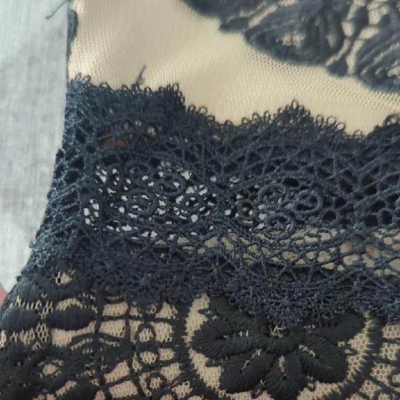 Elegant Black Lace Floral Dress - Picture 5 of 8